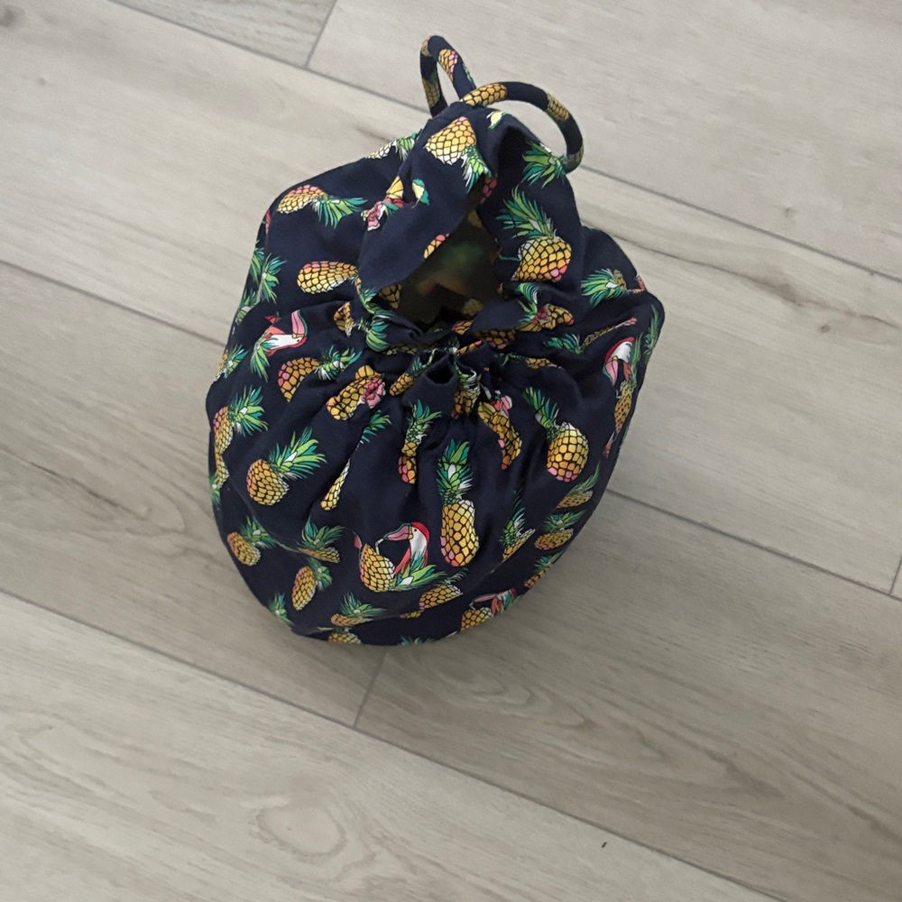 Vera Bradley Toucan Party Pineapple quilted bag set. Plus 4 other travel items - Picture 9 of 16